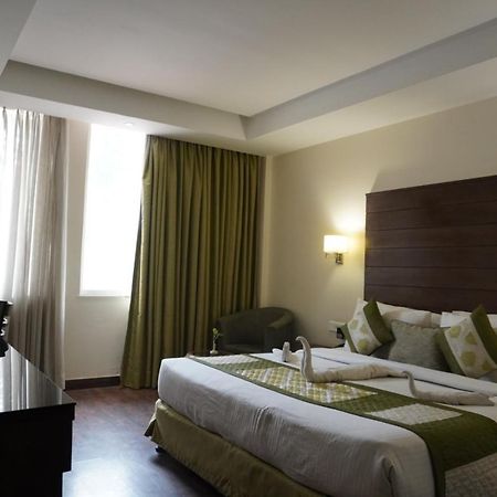 Hotel Aravali Heights Alwar Exteriör bild
