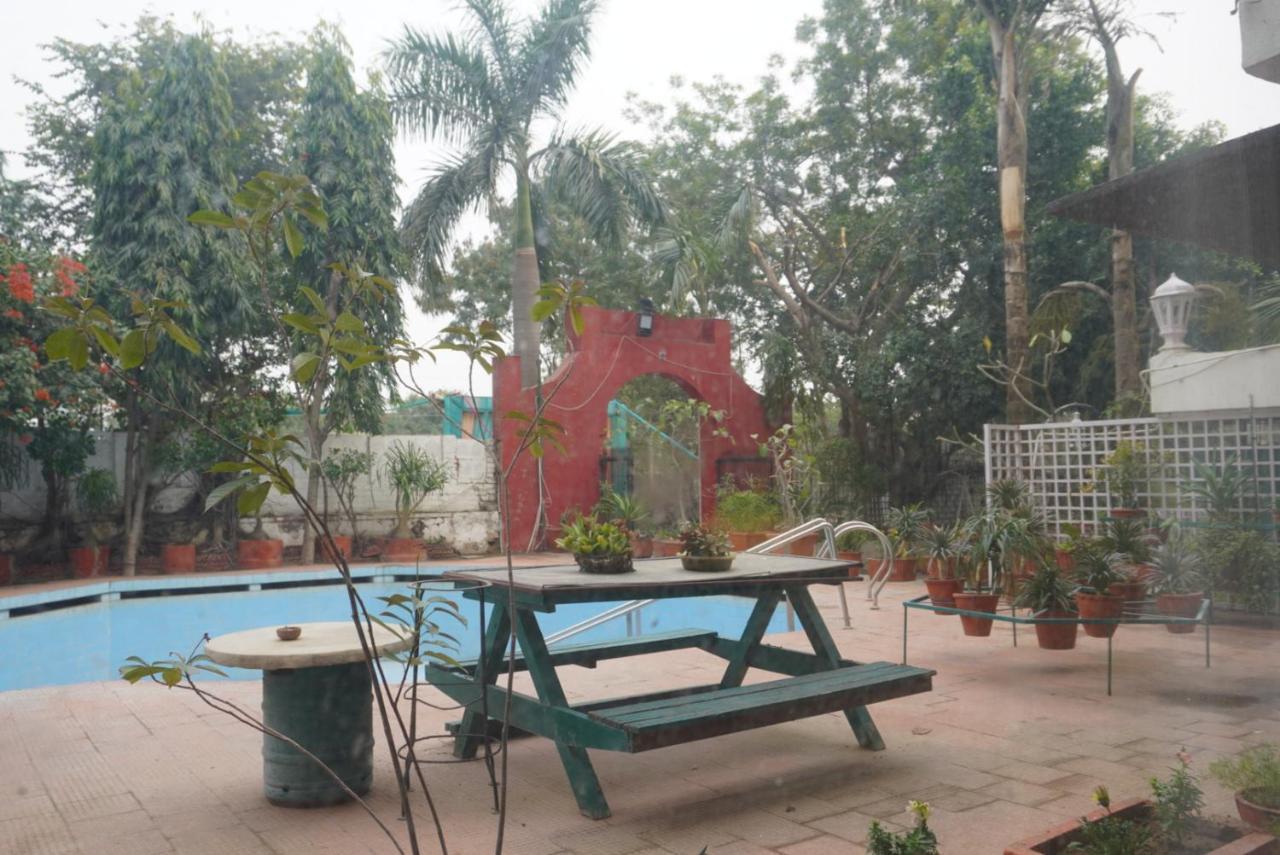 Hotel Aravali Heights Alwar Exteriör bild