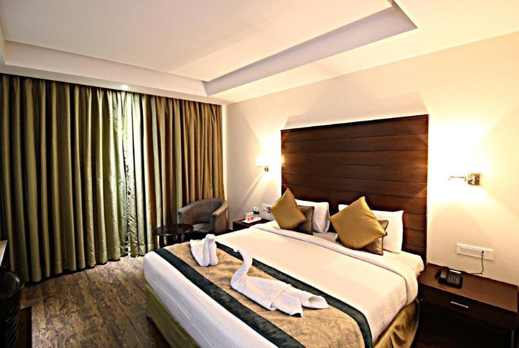 Hotel Aravali Heights Alwar Exteriör bild