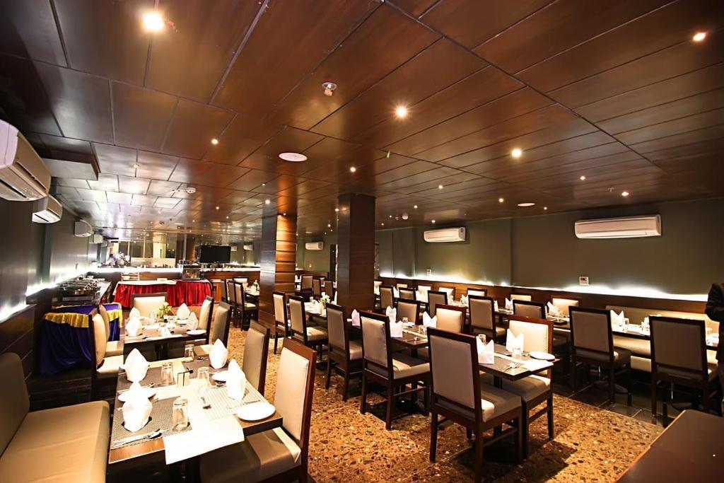 Hotel Aravali Heights Alwar Exteriör bild