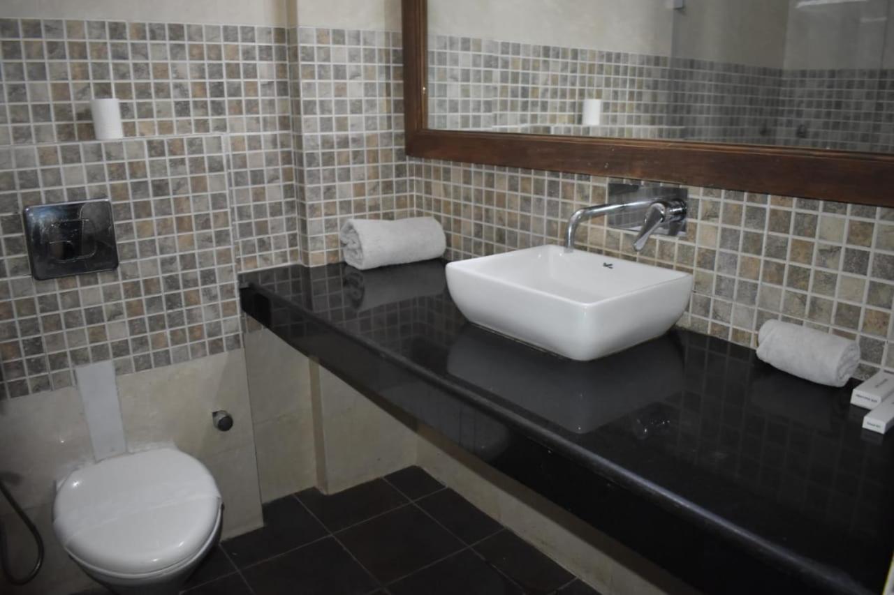Hotel Aravali Heights Alwar Exteriör bild