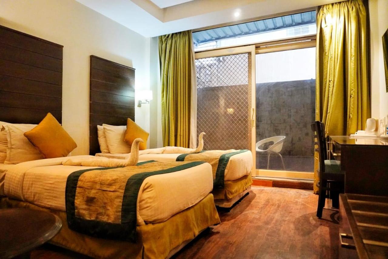 Hotel Aravali Heights Alwar Exteriör bild