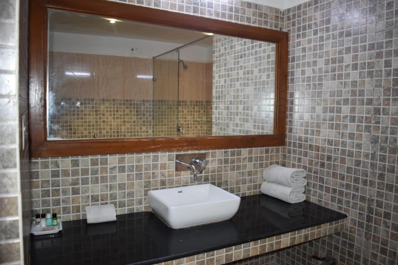 Hotel Aravali Heights Alwar Exteriör bild