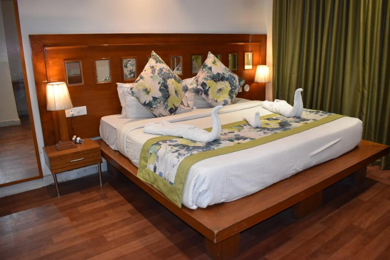 Hotel Aravali Heights Alwar Exteriör bild