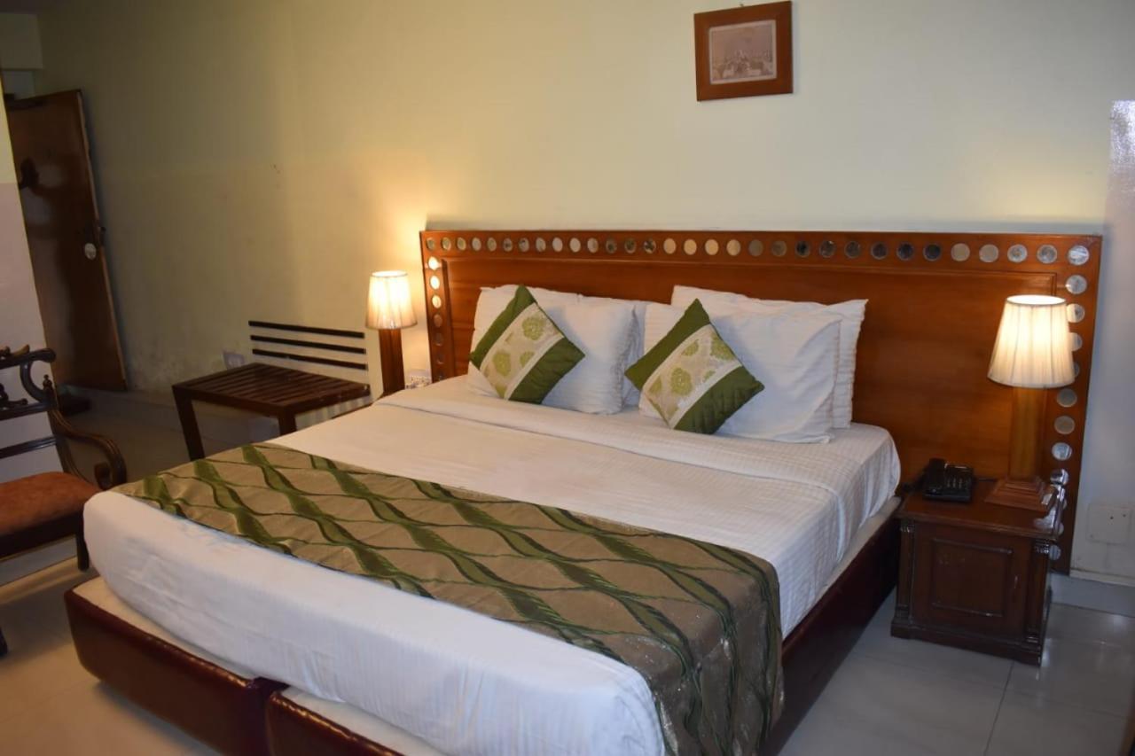 Hotel Aravali Heights Alwar Exteriör bild