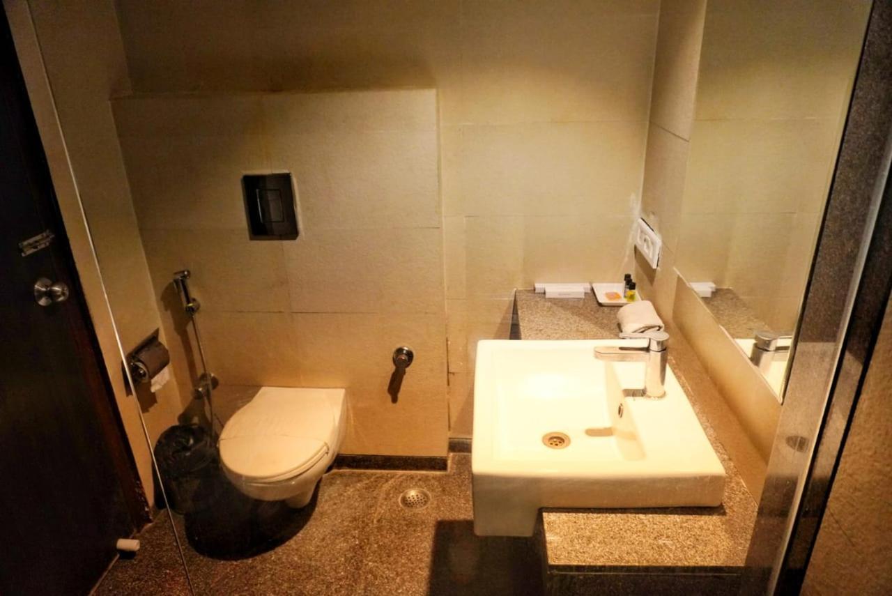 Hotel Aravali Heights Alwar Exteriör bild